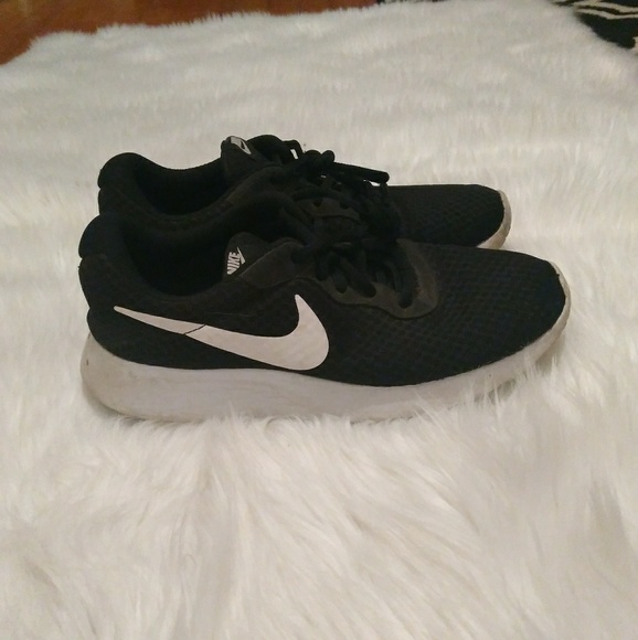 Nike Shoes - Nike Tajun Running Shoes